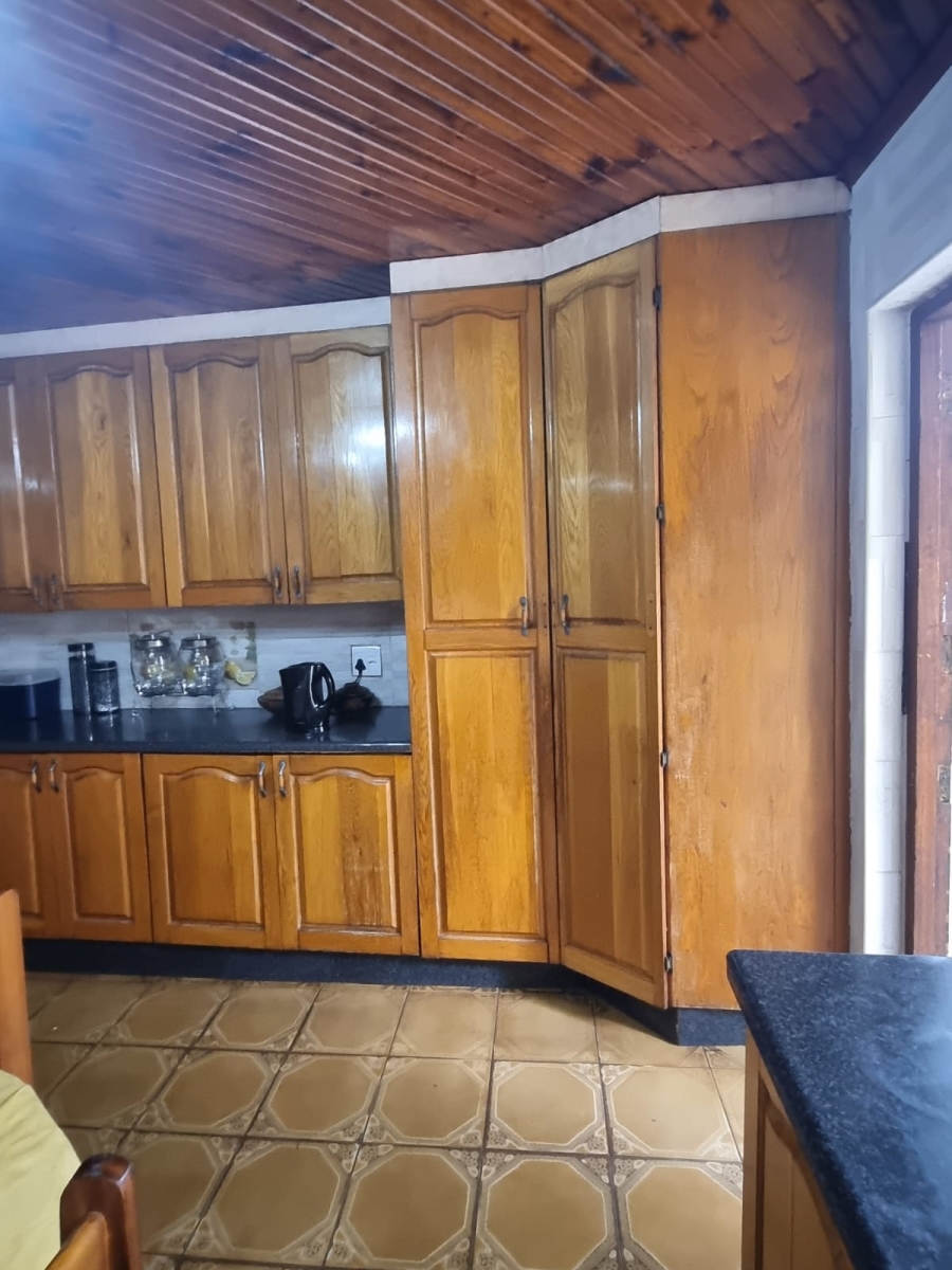4 Bedroom Property for Sale in Kwa Nobuhle Eastern Cape